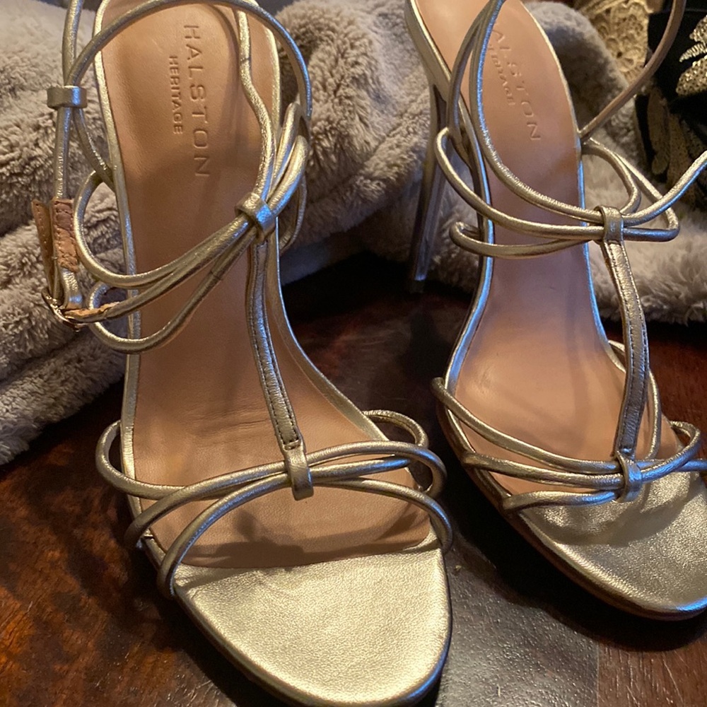 HALSTON Heritage Gorgeous Gold Strapped Heels! Worn twice size 8.5